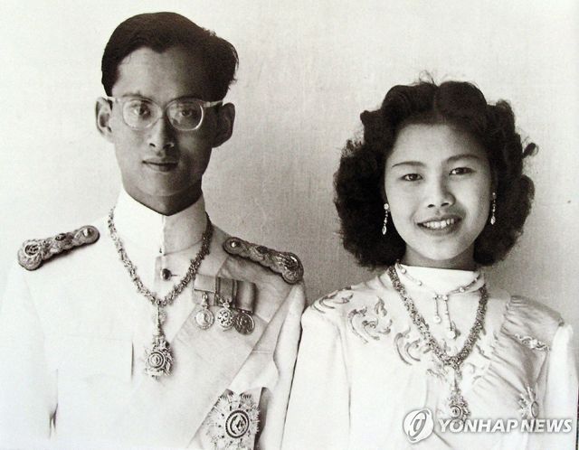 푸미폰 태국 전 국왕 부부