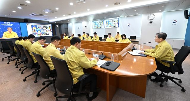 동남아 주재 공관장들과 화상회의하는 조현 외교부 장관