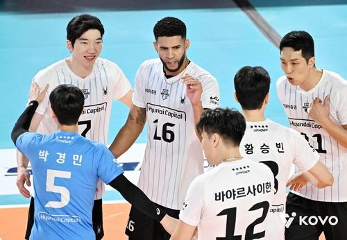 득점 후 기뻐하는 현대캐피탈 선수들