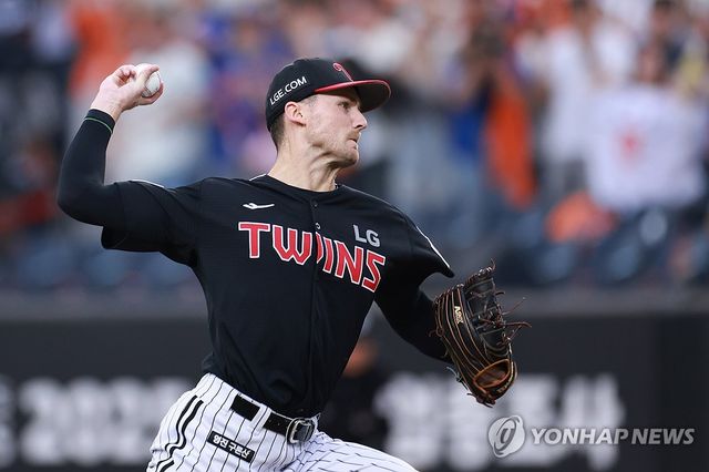 역투하는 LG 선발투수 톨허스트