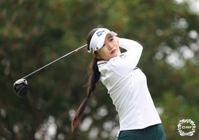 티샷 날리는 박혜준