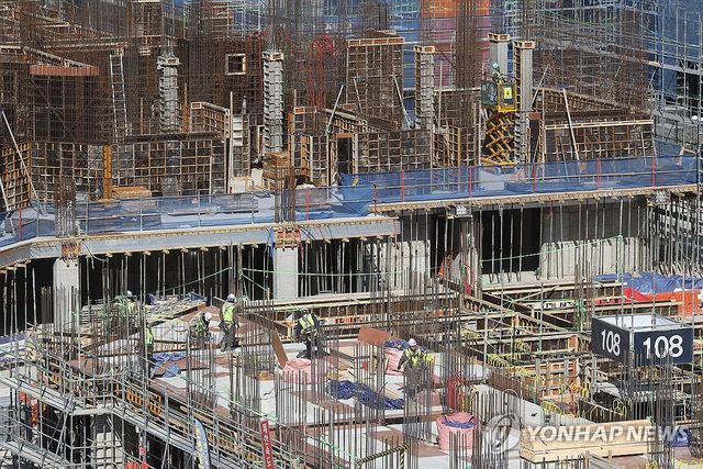 한은 "日의 교훈…경기부양 목적의 건설투자 위험"