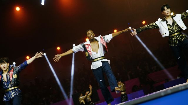 시범 공연하는 칼라무.