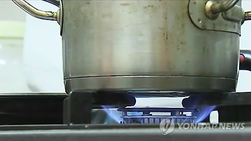 불에 올려진 냄비