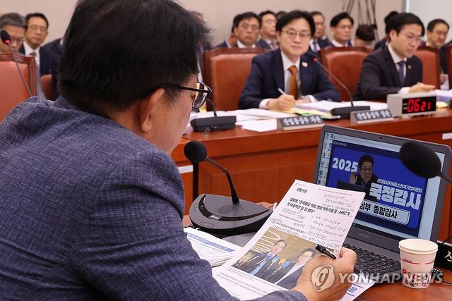 질의 듣는 김정관 산업통상부 장관