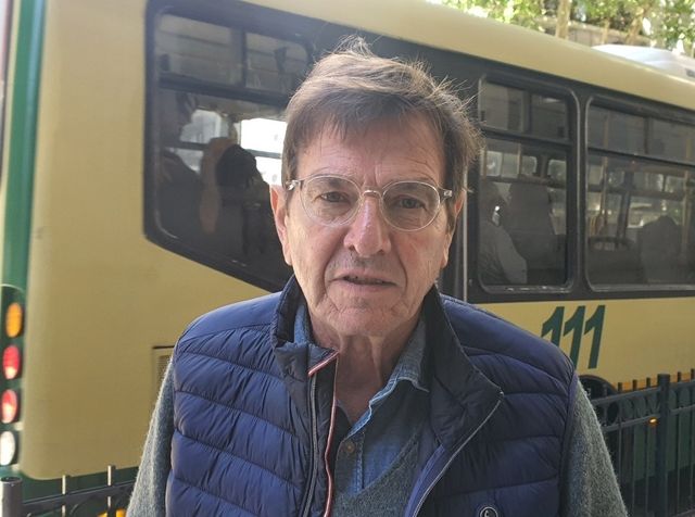 연합뉴스와 인터뷰하는 아르헨 유권자