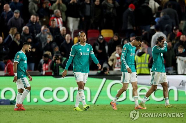 리버풀 선수들 '또 졌네'