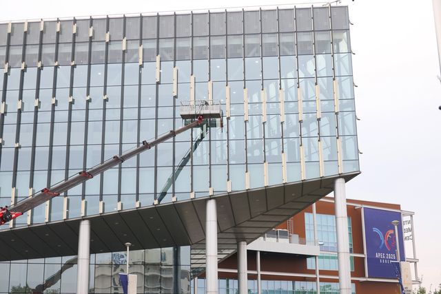 APEC 정상회의장 막바지 전기 점검