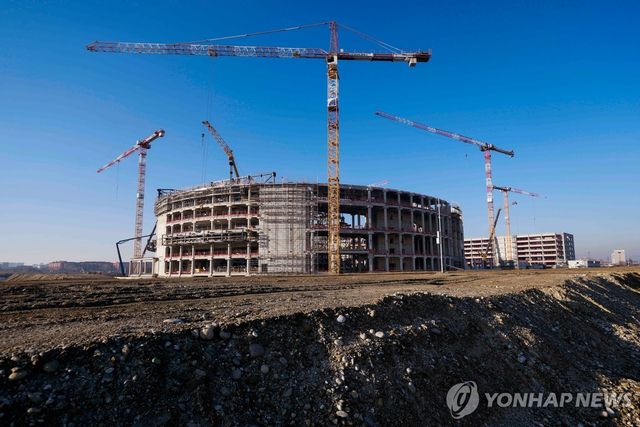 2025년 1월 건설 중인 산타줄리아 아이스하키 아레나 모습