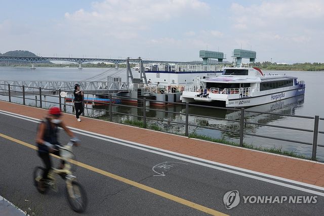 멈춰선 한강버스, 오늘부터 '무승객 시범운항'