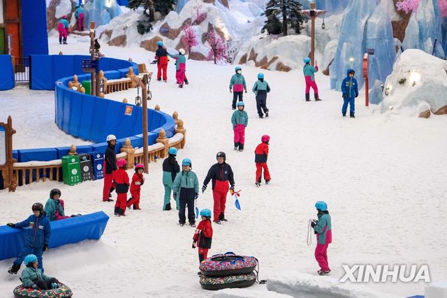 중국 중부 후난성 창사의 지하 스키장