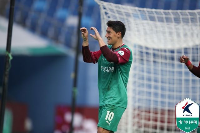 골세리머니를 펼치는 대전 주민규