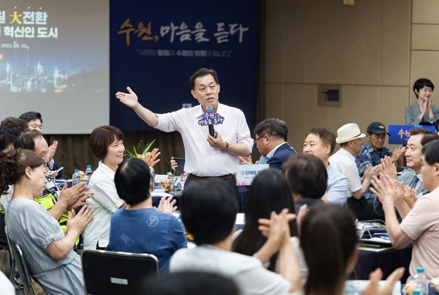 화서1동 새빛만남에서 발언하는 이재준 시장