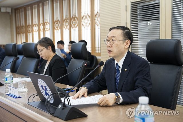 발언하는 이명구 관세청장