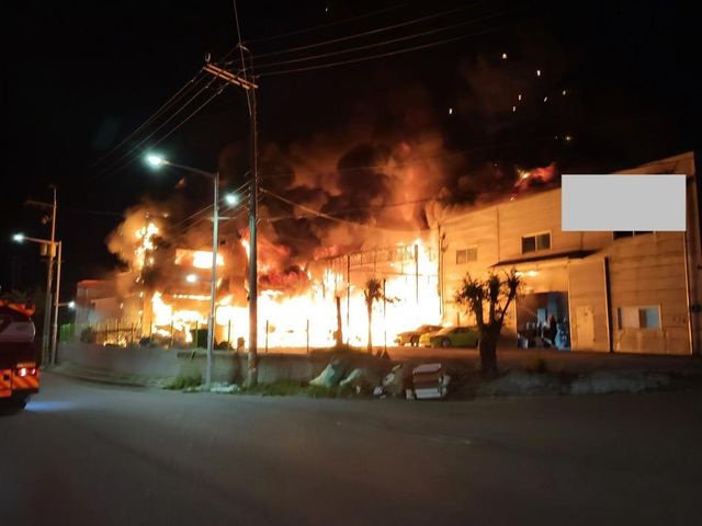 불이 난 김포 가구 제조 공장