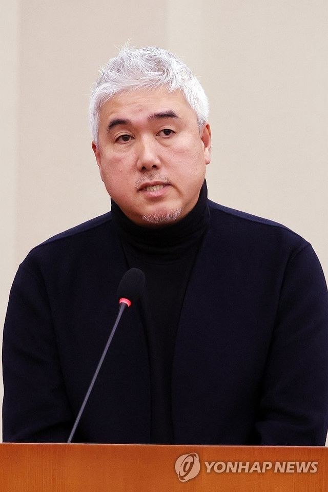 '지도자 가혹행위' 관련 질의에 답하는 박세우 빙상연맹 전무