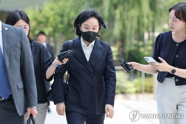 유경옥 전 행정관, 특검 출석