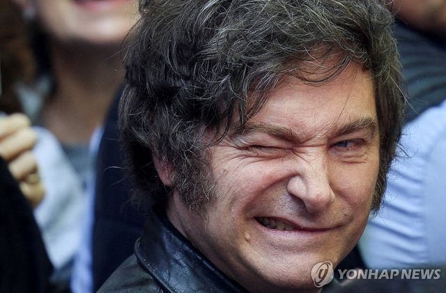 윙크하는 밀레이