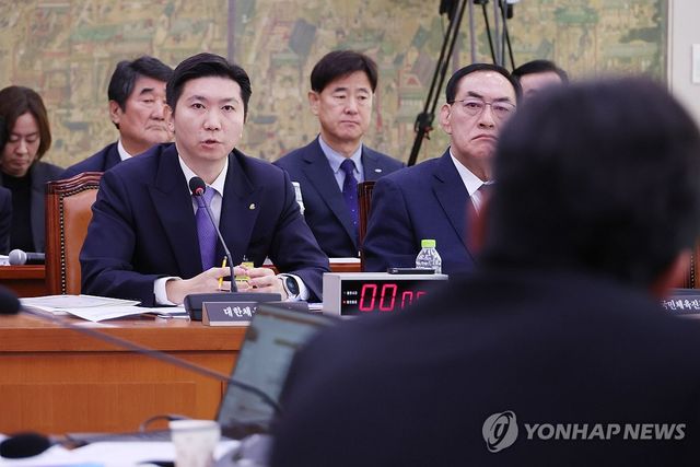 실탄 불법유통 관련 답변하는 유승민 대한체육회장