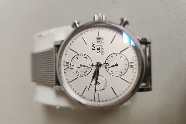 전자 공매에 넘겨진 IWC 시계