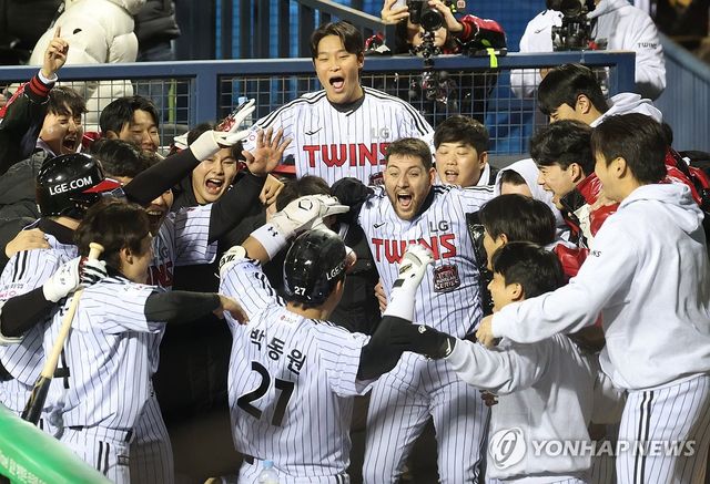 환호하는 박동원