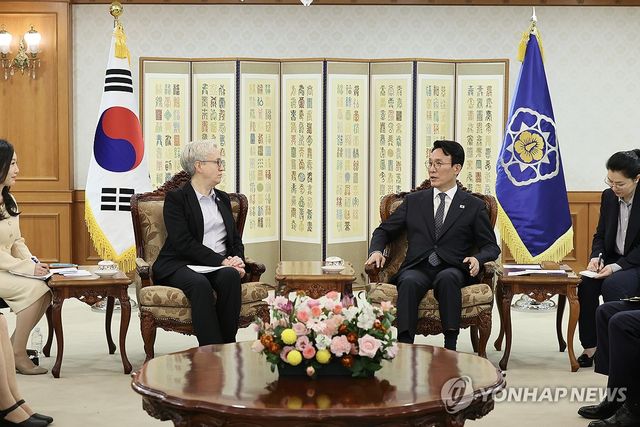 김민석 총리, 티나 코텍 미국 오리건 주지사 접견