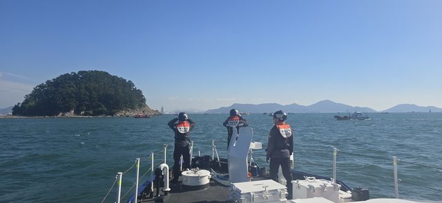 실종자 수색 중인 창원해경 대원들