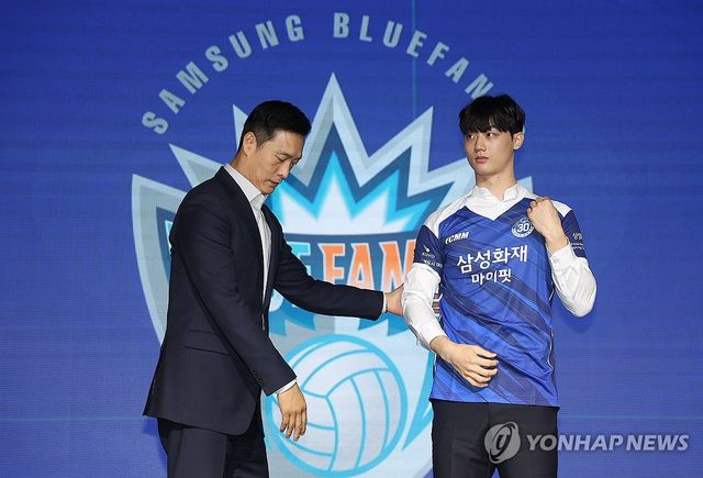 삼성화재 유니폼 입는 이우진