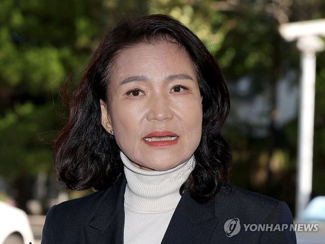 취재진 앞 발언하는 이진숙 전 방송통신위원장