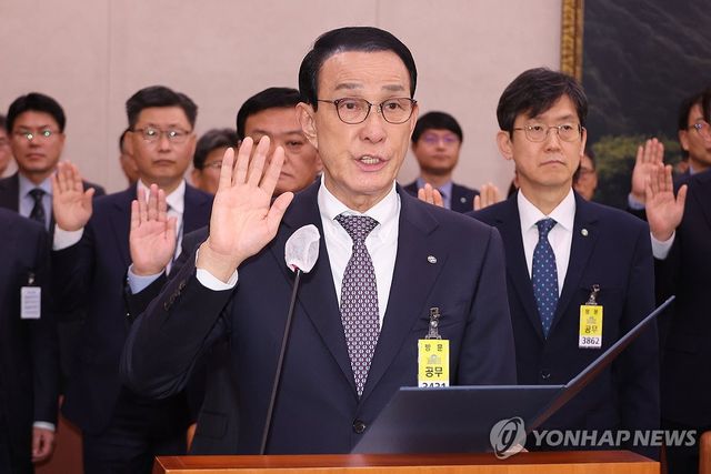 증인선서하는 노동진 수협중앙회장