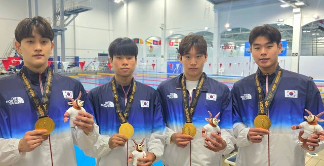 계영 400ｍ에서 금메달을 합작한 한국 