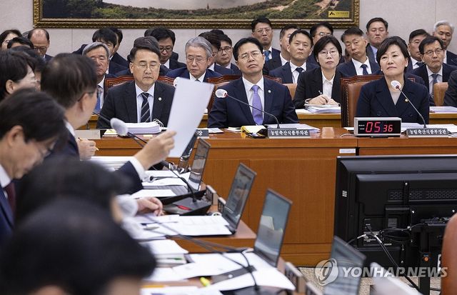 의원 질의에 답변하는 송미령 장관