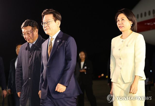 이재명 대통령, 한-아세안 정상회의 마치고 귀국