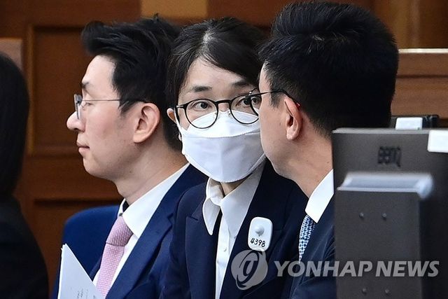 법정 출석한 김건희