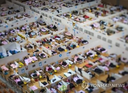 우한 스포츠센터에 수용된 코로나19 환자들