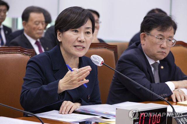 농해수위 종합 국정감사에서 답변하는 송미령 장관