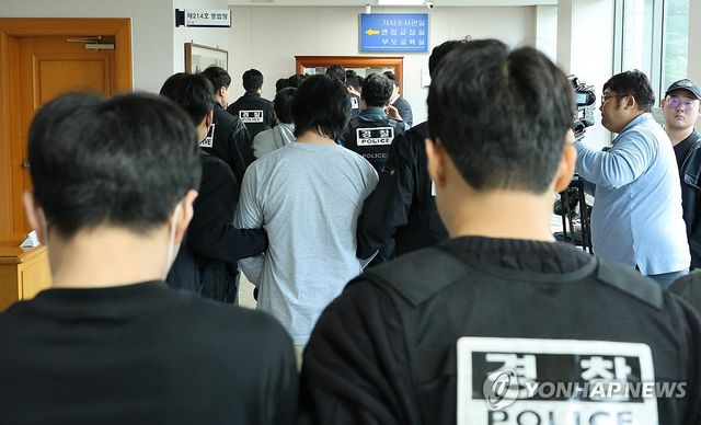 영장실질심사 출석하는 캄보디아 송환 피의자들