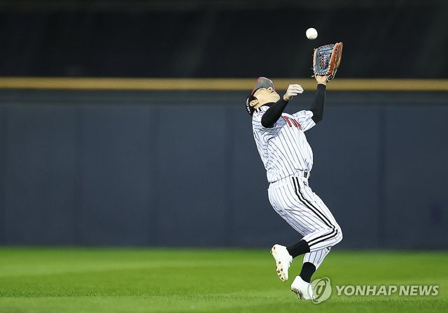 신민재 ‘호수비’