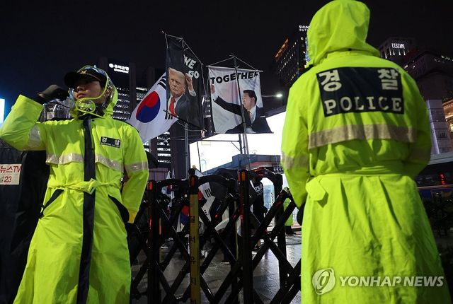 명동 진입로는 차단