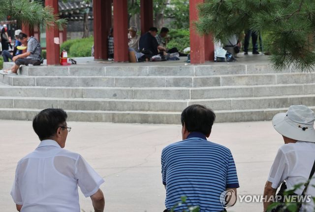 65세 넘는 노인, 1천만 넘어