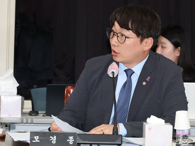 질의하는 모경종 의원