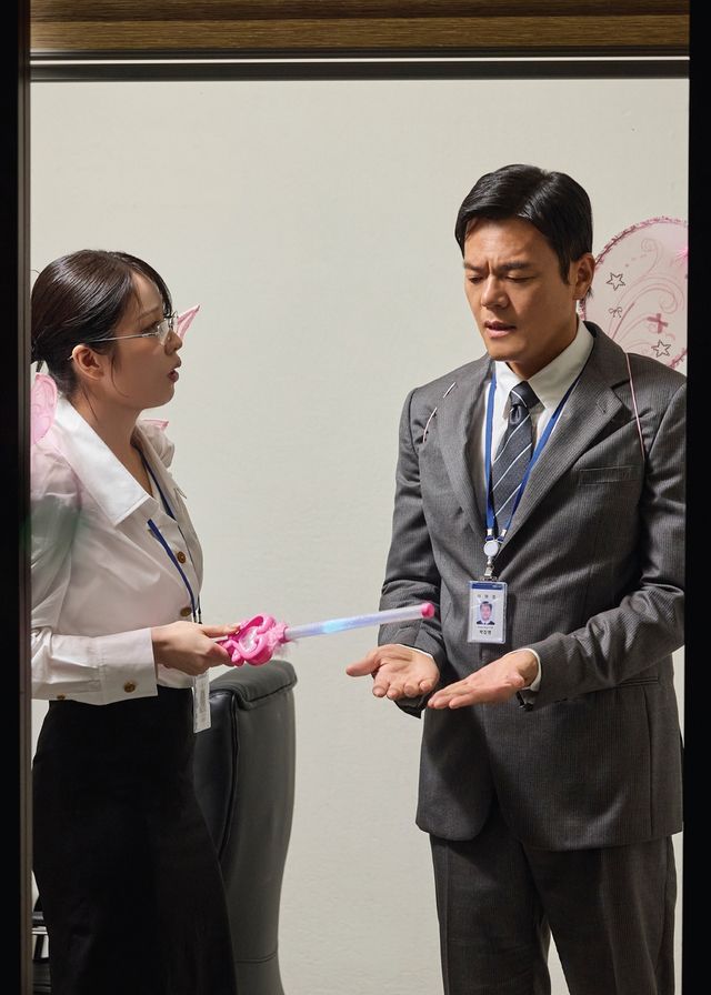 가수 박진영(우)과 권진아(좌)