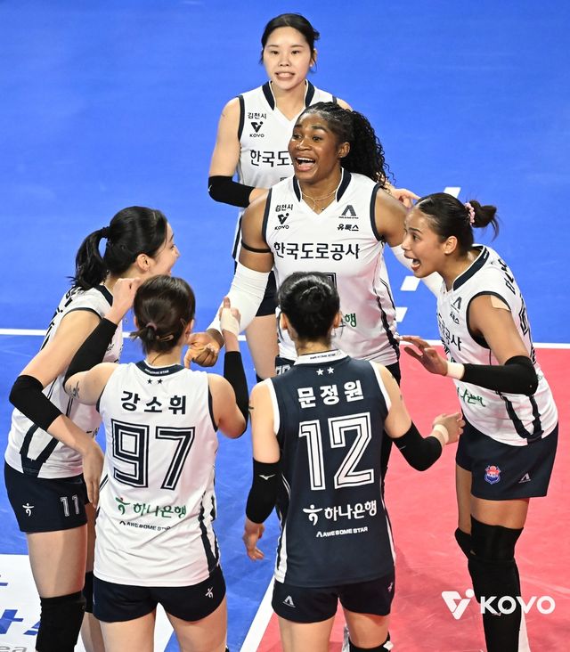 모마와 한국도로공사 선수들