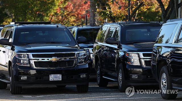 줄지어 늘어선 美 경호 차량