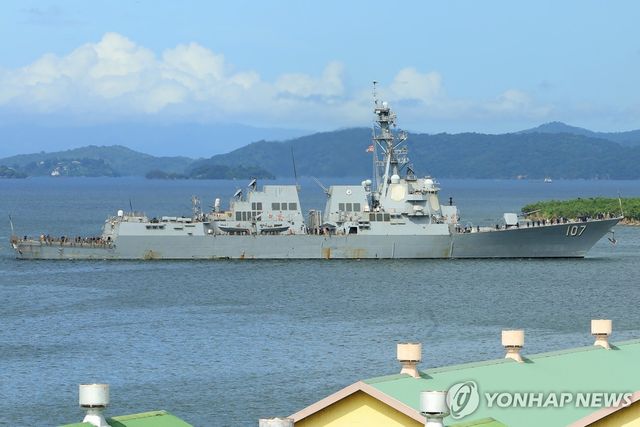 카리브해에서 활동 중인 미군 구축함 USS 그래블리호