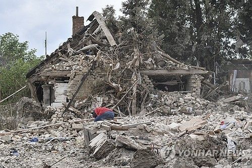 러시아 드론·미사일 공격으로 무너진 우크라이나 주택