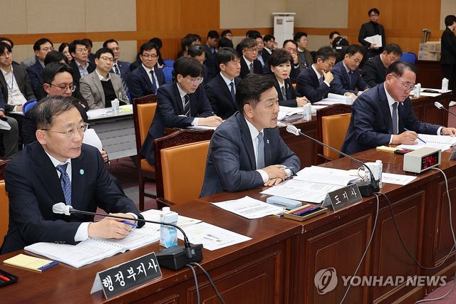 답변하는 김관영 도지사