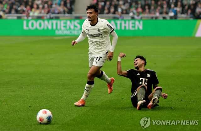 지난 뮌헨과 경기에서 루이스 디아스에게 파울한 카스트로프