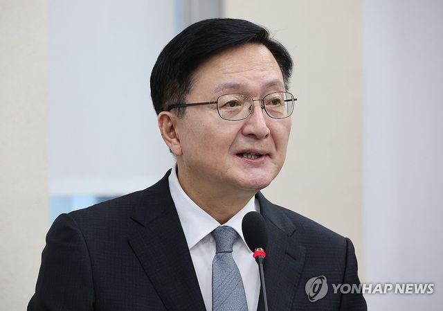 인사말하는 유홍림 서울대학교 총장