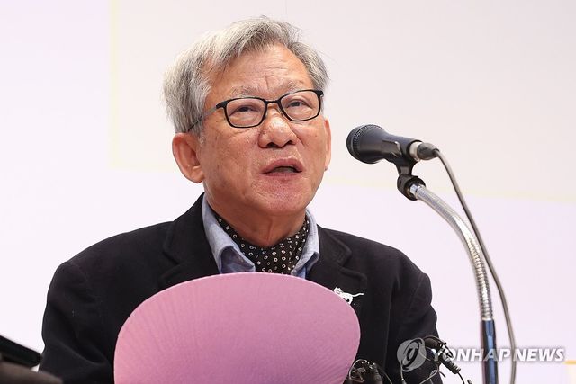 기자 간담회하는 유홍준 국립중앙박물관장